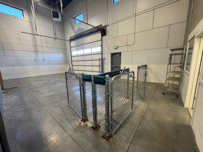 More Photos Of 6327 W Crimson View Dr, South Jordan Veterinarian Kennel For Sale