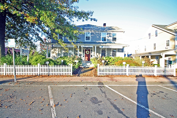 More Photos Of 129 Main St, Old Saybrook Apartments For Lease