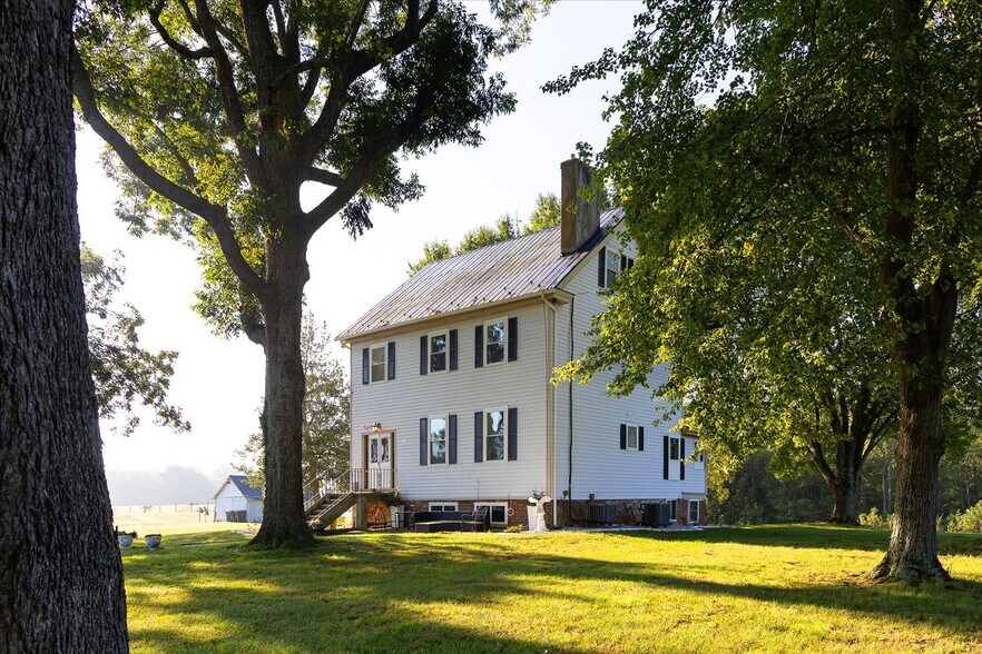 More Photos Of 667 Hustle Rd, Hustle Winery Vineyard For Sale
