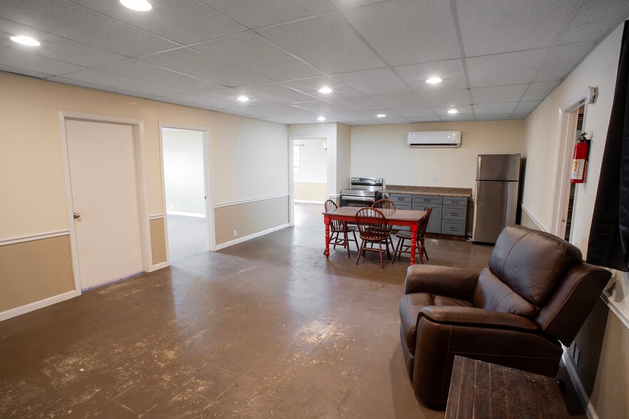 More Photos Of 910 Brenda St, Houston Warehouse For Sale