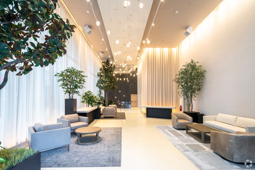 More Photos Of 321 N Clark St, Chicago Office For Lease