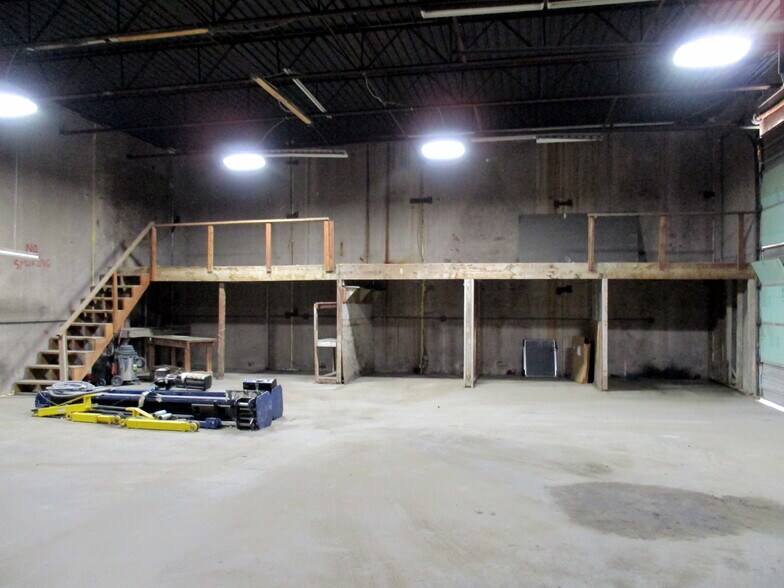 More Photos Of 400 E Jackson St, Broken Arrow Warehouse For Lease