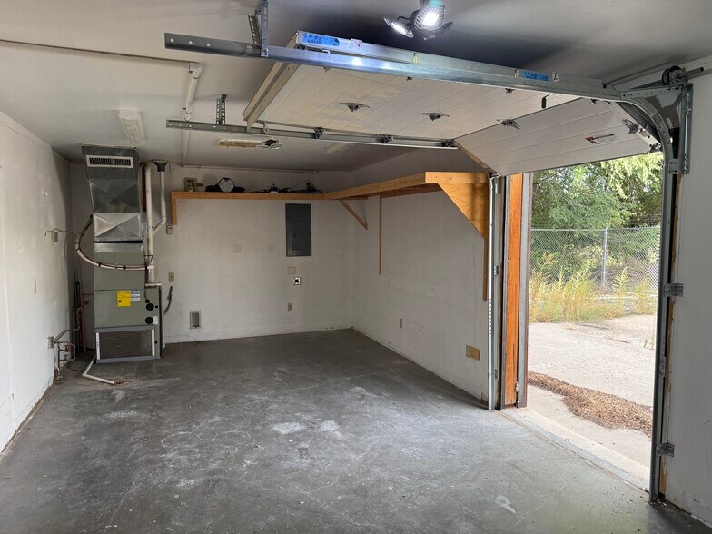 More Photos Of 555 Spring Creek Rd, Montrose General Retail For Sale