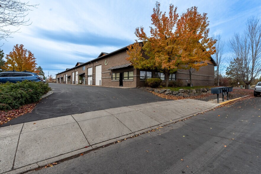 More Photos Of 736 SW Umatilla Ave, Redmond Warehouse For Lease