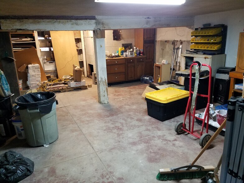 More Photos Of 5760 Bartmer Ave, Saint Louis Specialty For Sale