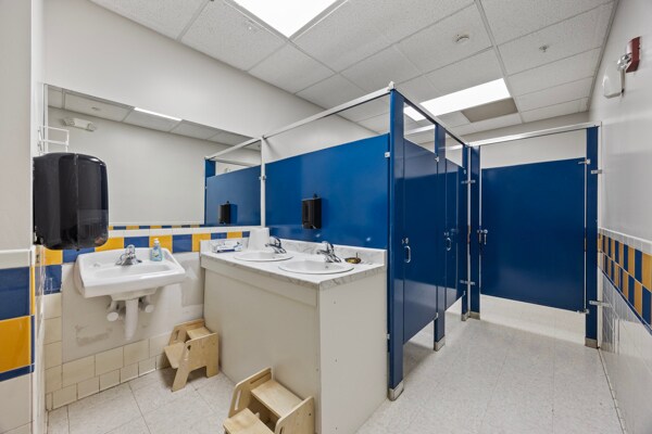 More Photos Of 4520 Military Rd, Niagara Falls Office For Sale