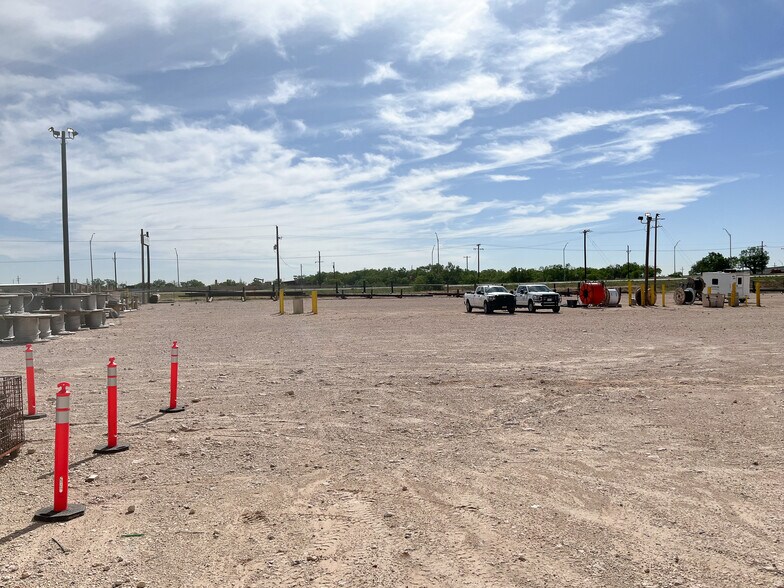 More Photos Of 3611 N US Highway 87, Big Spring Warehouse For Lease