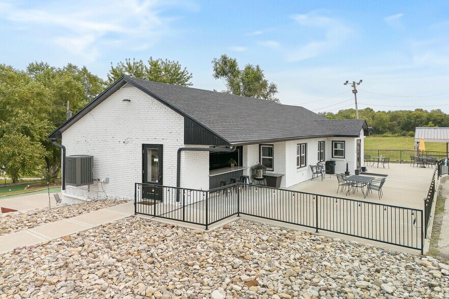 More Photos Of 6480 SE Highway 169, Saint Joseph Sports And Entertainment For Sale