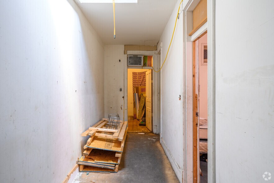 More Photos Of 417 8th St SE, Washington Storefront Retail Residential For Sale