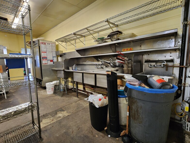 More Photos Of 3253 Beverly Blvd, Los Angeles Freestanding For Lease