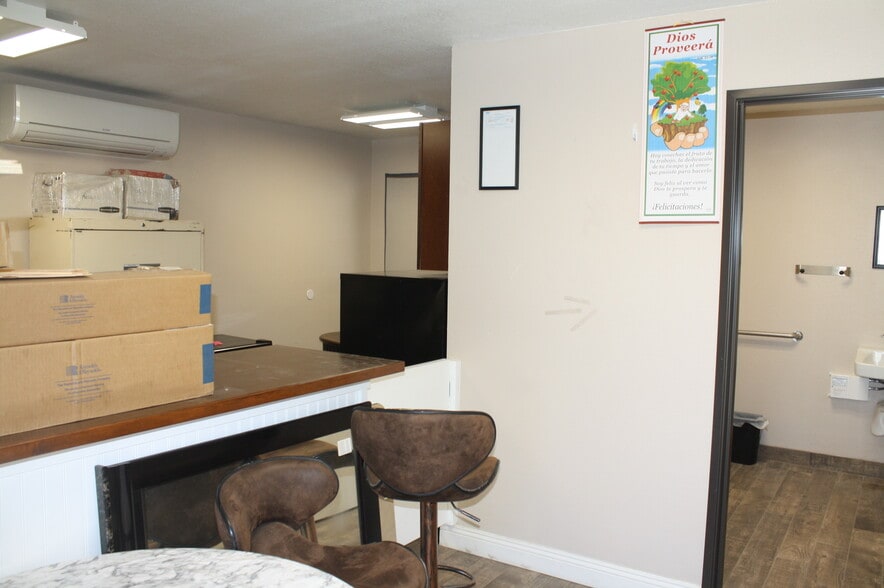 More Photos Of 45240 N Trevor Ave, Lancaster Auto Repair For Sale