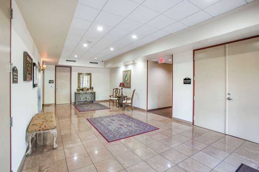 More Photos Of 440 Sawgrass Corporate Pky, Sunrise Office For Sale