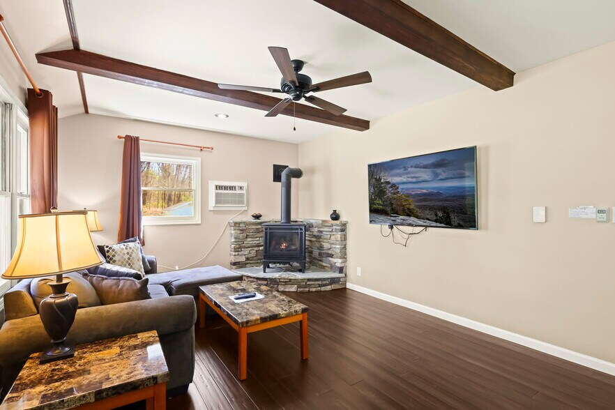 More Photos Of 157 Hill St, Blowing Rock Apartments For Sale