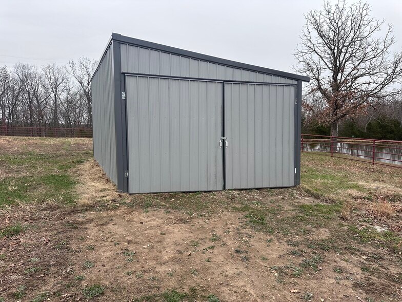 More Photos Of 4245 Highway EE, Owensville Flex For Lease