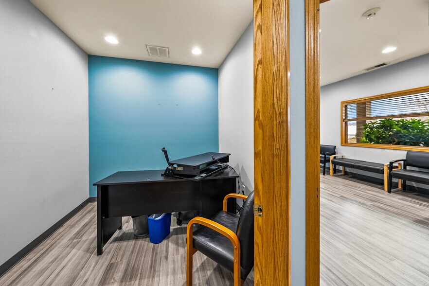More Photos Of 925 Town Centre Dr, Medford Medical For Lease