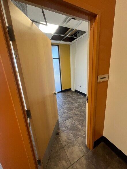 More Photos Of 5530 E Highway 62, Jeffersonville Storefront For Lease