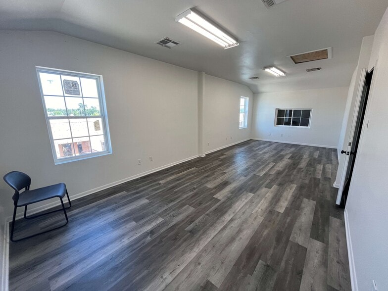 More Photos Of 1715 Northpark Dr, Kingwood Storefront For Lease