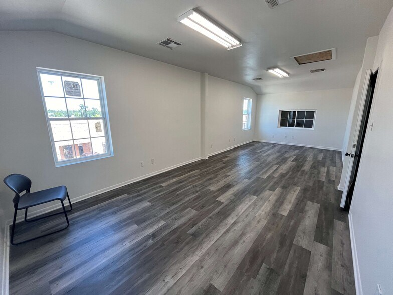 More Photos Of 1715 Northpark Dr, Kingwood Storefront For Lease