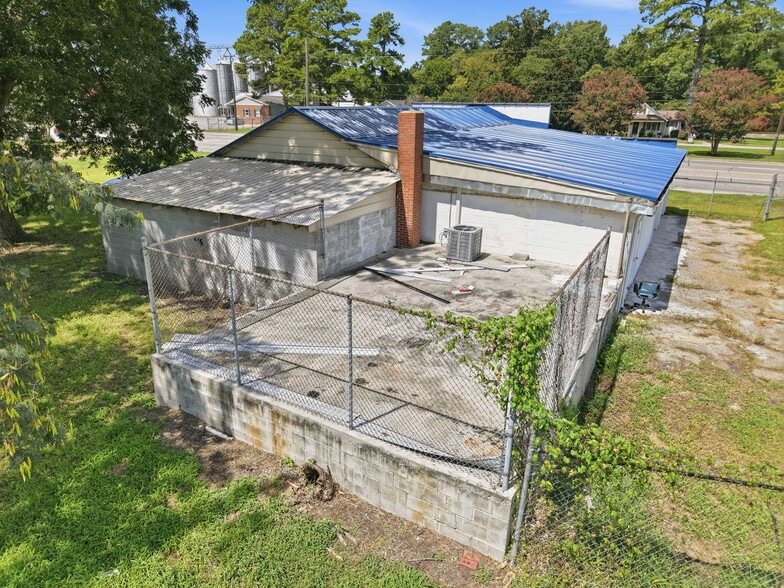 More Photos Of 591 US Highway 64 W, Plymouth Flex For Sale