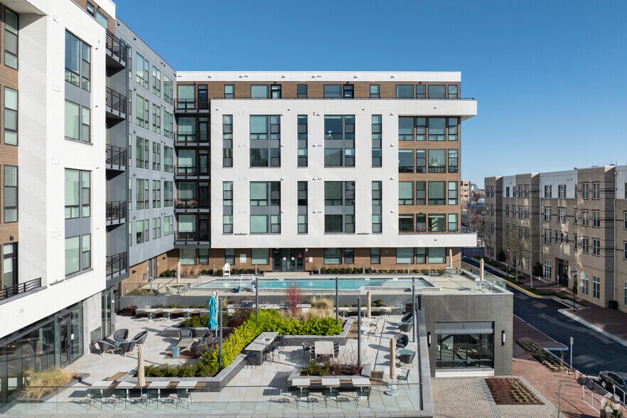 More Photos Of 2311 Dulles Station Blvd, Herndon Apartments For Lease