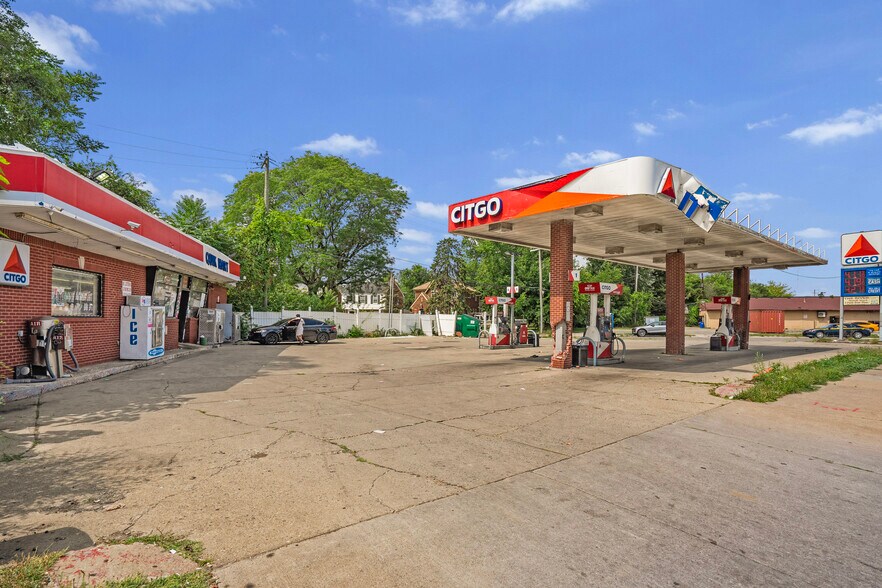 More Photos Of 17537 Grand River Ave, Detroit Service Station For Sale