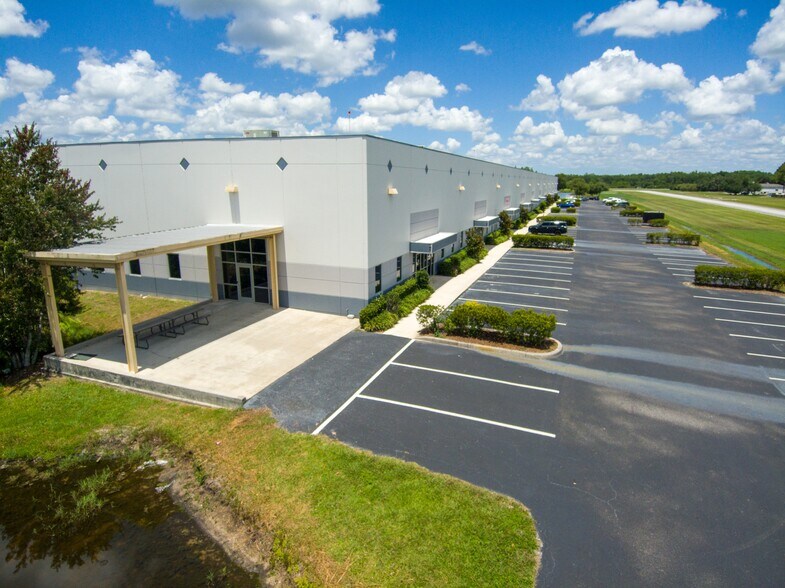 More Photos Of 4450 Pet Ln, Lutz Distribution For Lease