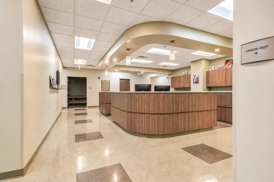 More Photos Of 400-444 Clinchfield St, Kingsport Medical For Sale