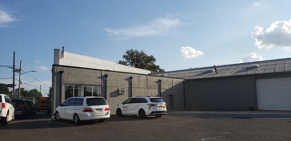 More Photos Of 2835 Crescent Blvd, Collingswood Light Manufacturing For Lease