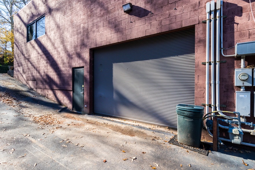 More Photos Of 1406 Woodmont Ln, Atlanta Flex For Lease