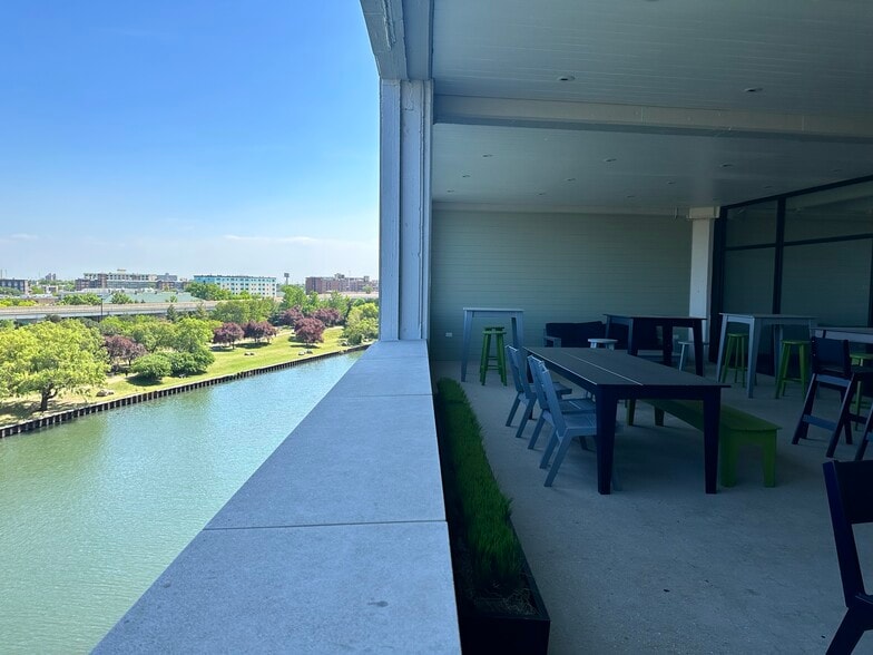 More Photos Of 329 W 18th St, Chicago Light Manufacturing For Lease