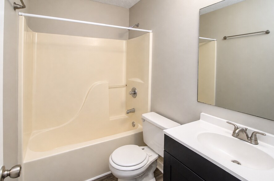 More Photos Of 2303 W Michigan Ave, Pensacola Apartments For Sale