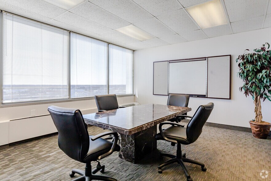 More Photos Of 800 E Northwest Hwy, Palatine Office For Lease