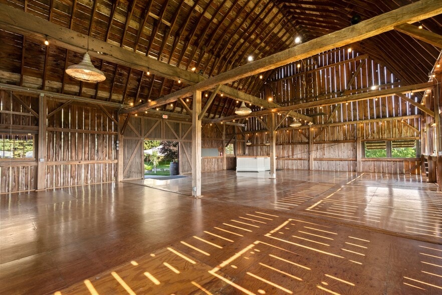 More Photos Of 10343 E Hilltop Rd, Suttons Bay Winery Vineyard For Sale