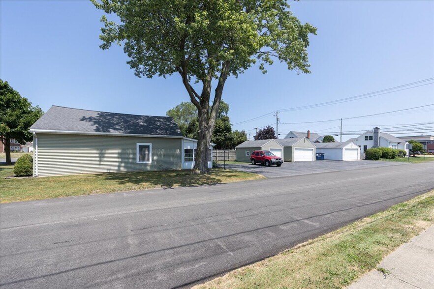 More Photos Of 7158 Transit Rd, Buffalo Freestanding For Sale