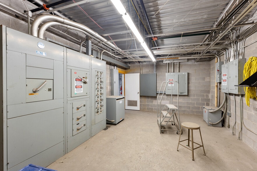 More Photos Of 5305 Midway Rd, Haltom City Distribution For Sale