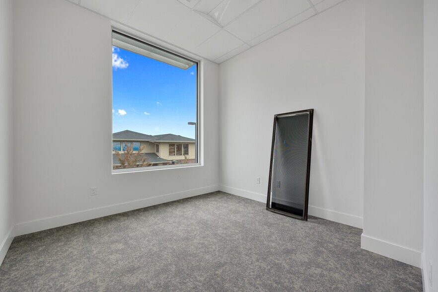 More Photos Of 9425 Sandifur Pky, Pasco Office For Sale