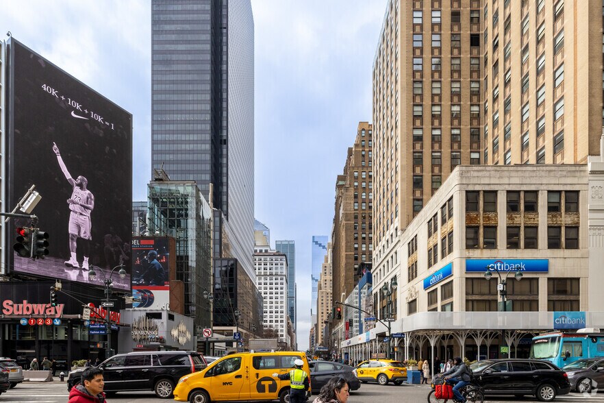 More Photos Of 450 7th Ave, New York Office For Lease