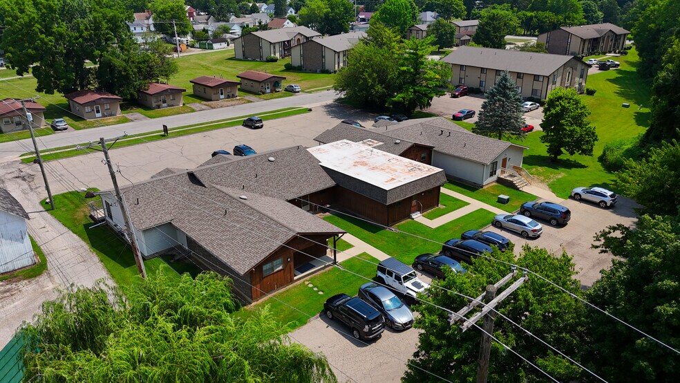 More Photos Of 131 Lewis Ave, Circleville Office For Sale