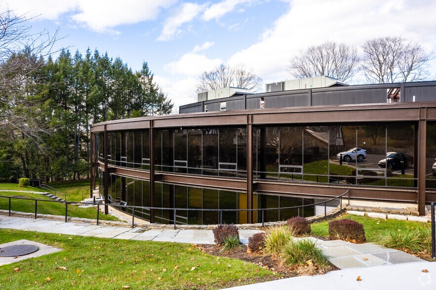 More Photos Of 555 Pleasantville Rd, Briarcliff Manor Village Coworking Space