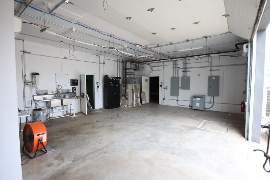 More Photos Of 1878 N 168th East Ave, Tulsa Warehouse For Lease