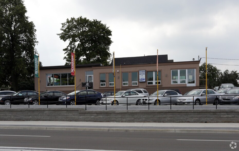 More Photos Of 178 Louisa St, Kitchener Auto Dealership For Sale