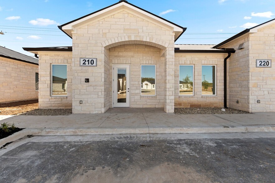 More Photos Of 3835 County Road 175, Round Rock Office For Sale