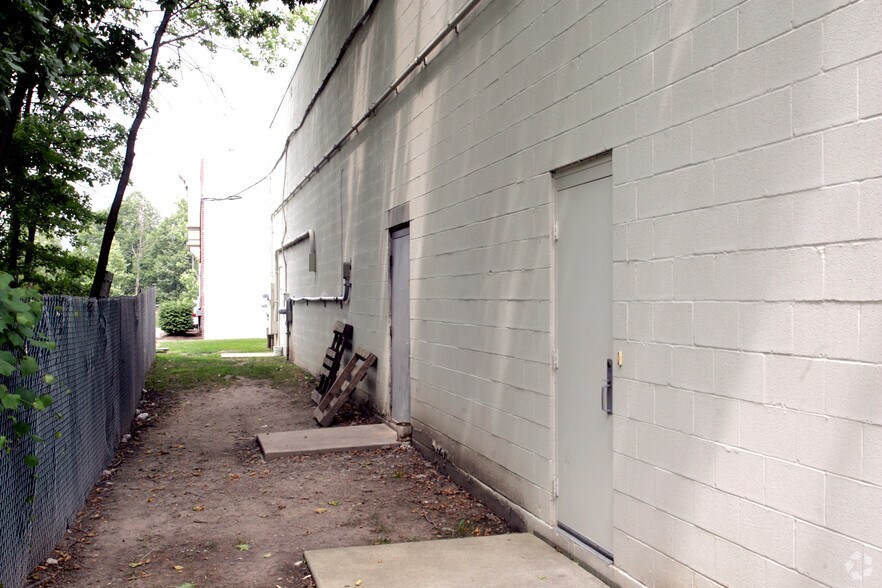 More Photos Of 1060 Niagara Falls Blvd, Tonawanda General Retail For Lease