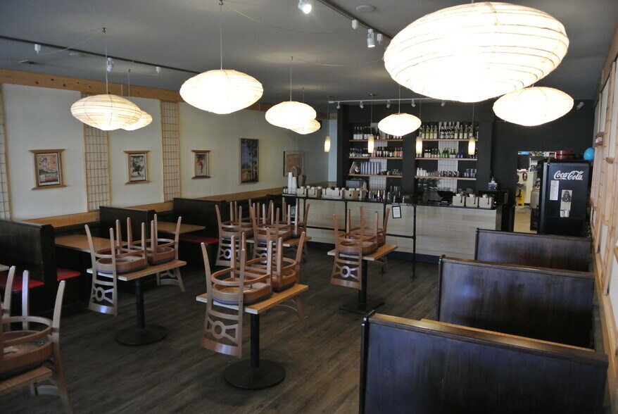 More Photos Of 127-131 N Grand Ave, Pullman General Retail For Sale