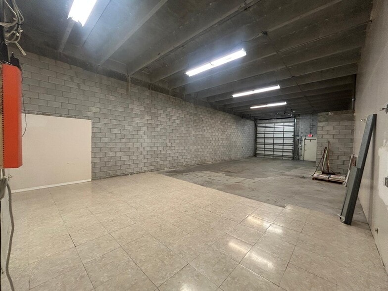 More Photos Of 10002-10192 NW 50th St, Sunrise Light Distribution For Lease