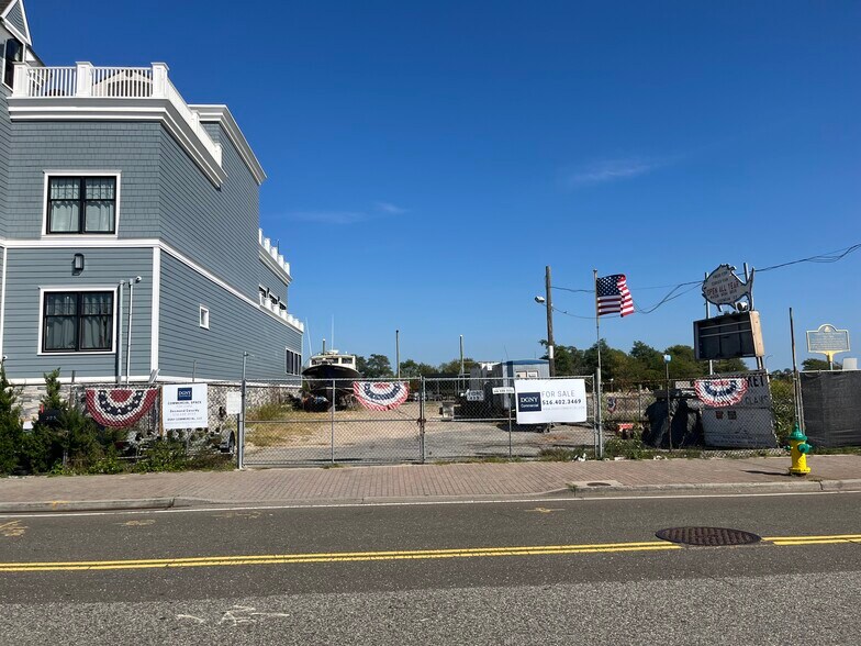 More Photos Of 377 Woodcleft Ave, Freeport Storefront Retail Residential For Sale