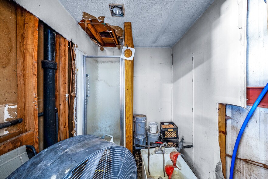 More Photos Of 719 E Moore Ave, Terrell Warehouse For Sale