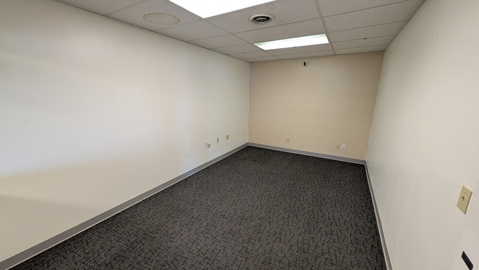 More Photos Of 220 W Edison Rd, Mishawaka Office For Lease