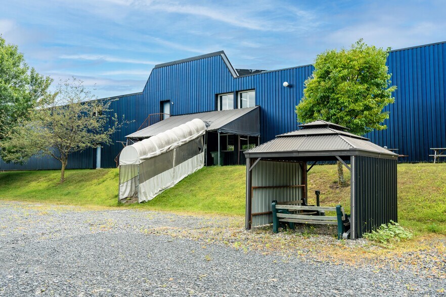 More Photos Of 60 Rue Sheard, Coaticook Industrial For Sale