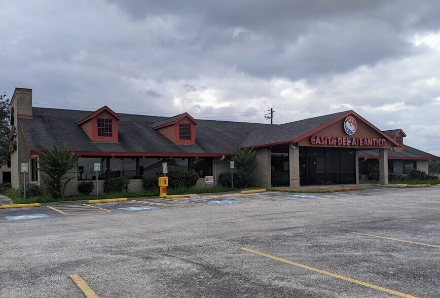 More Photos Of 5151 Avenue H, Rosenberg Restaurant For Sale